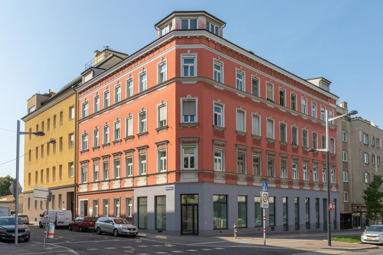 Studio Vienna Central Station Exterior foto